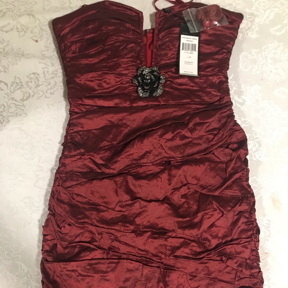 $60- BCBG Max Azria Dress - size 4 - NWT